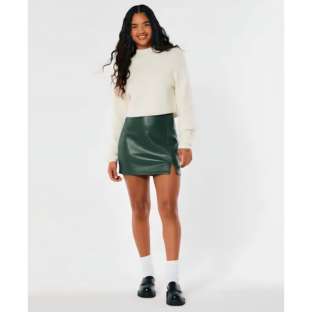 NWT Hollister Ultra High Rise Vegan Mini Skirt in Forest Green